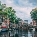 Nederlandse Universiteiten en de Toename van Scriptiebegeleiding